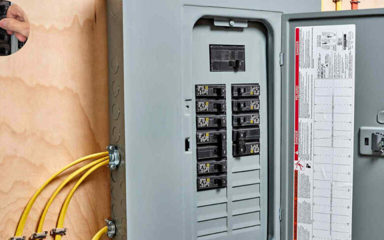 what is the average amperage of a house