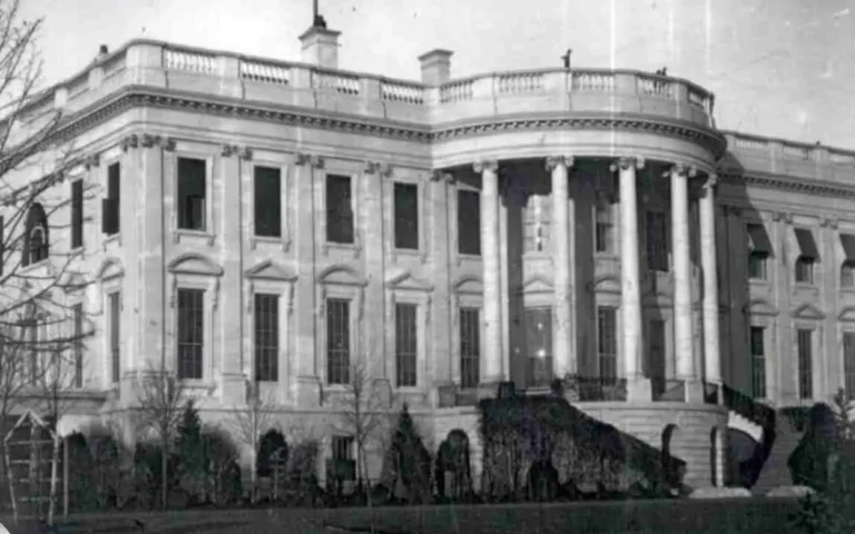 when did the white house get indoor plumbing