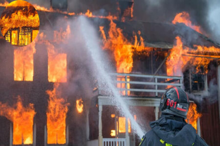 how hot does a house fire get