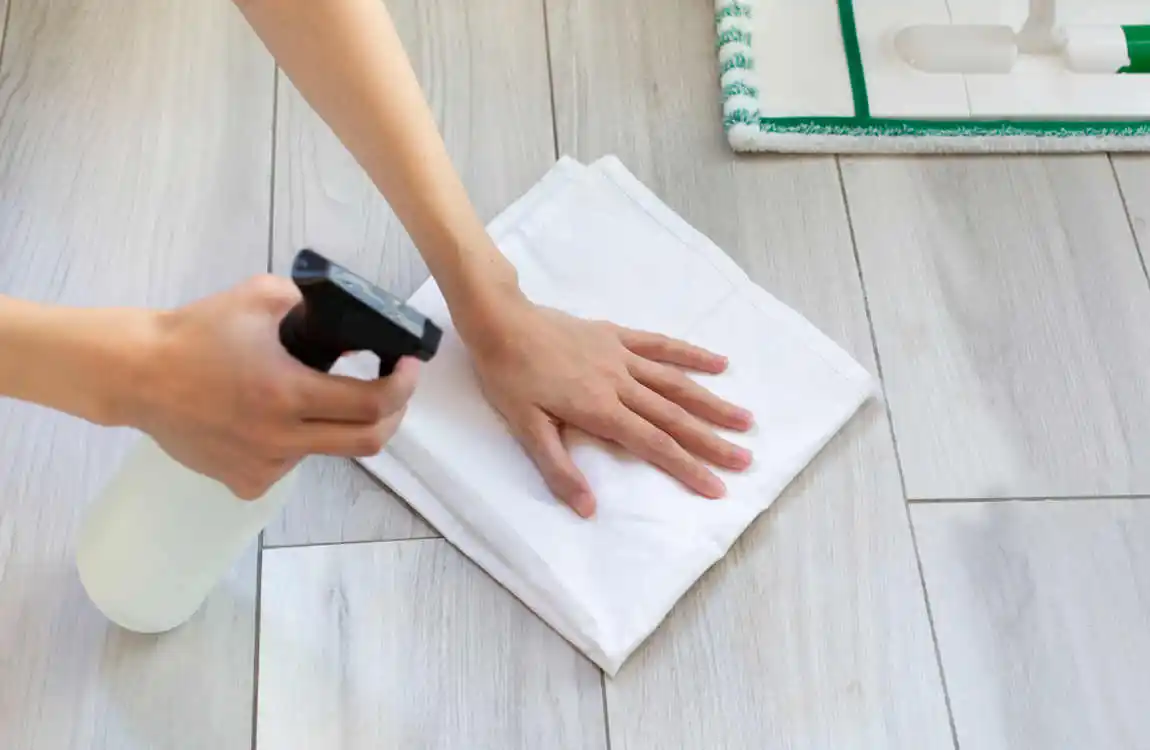 how to dry laminate flooring with water under it