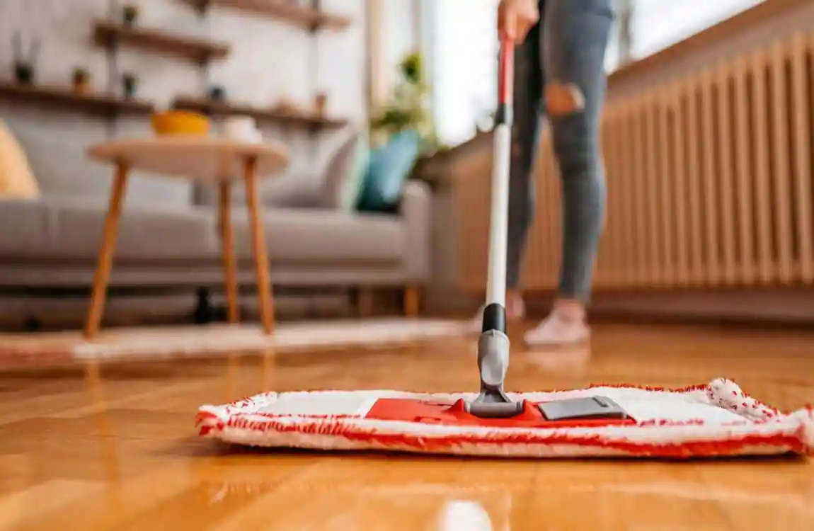 how to dry laminate flooring with water under it