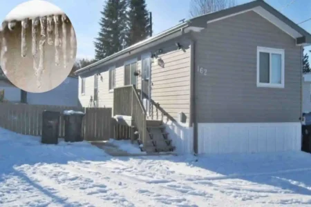 what temperature do pipes freeze under mobile home
