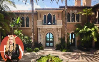 Cher' House